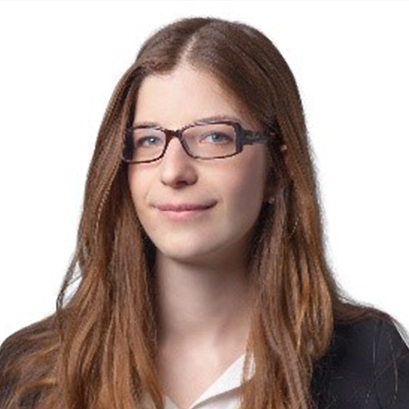 Referent Juliane Pethke <p>Nach ihrem Studium in Greifswald absolvierte Frau Rechtsanwältin Pethke ihr Referendariat in Niedersachsen an den Landgerichten Verden und Hannover.<br />
Während des Referendariats war sie unter anderem bei einer mittelständischen Kanzlei mit Schwerpunkt im Handels- und Gesellschaftsrecht tätig.</p>
<p>Während des Studiums und Referendariats zog es sie erneut für jeweils einige Monate nach Frankreich, um neben dem Land und den Leuten auch das französische Rechtssystem kennen zu lernen.</p>