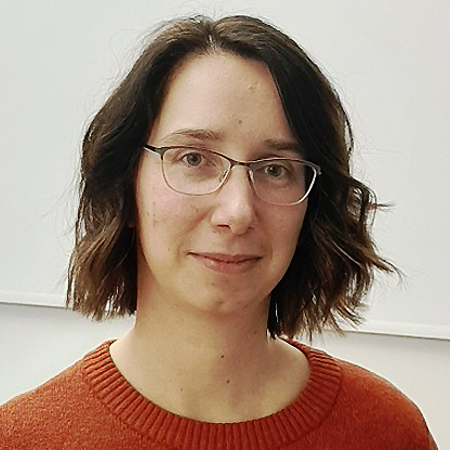 Referent Doreen Behrendt <p>Doreen Behrendt ist Sachgebietsleiterin Bauvergaben und freiberufliche Leistungen sowie stellvertretende Leiterin des Zentralen Vergabebüros der Landeshauptstadt Dresden. Seit fast 20 Jahren ist sie mit dem Vergaberecht in allen Facetten vertraut. Seit 2005 veschäftigt sie sich als Sachgebietsleiterin mit den Bereichen Lieferungen / Dienstleistungen. Im Jahr 2012 übernahm Sie die Leitung des Bereiches Bauvergaben. Seit April 2021 übernimmt sie zusätzlich die Leitung des Bereiches Freiberufliche Leistungen.</p>